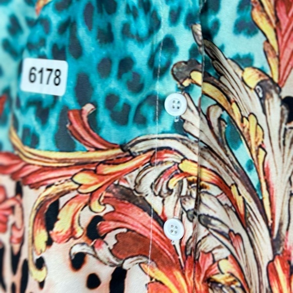 Chick me xlarge nwot 21-1/2 p2p 27” length vibrant colors button down - Picture 8 of 8